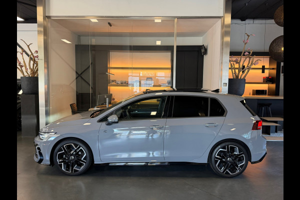 Volkswagen Golf 1.5 eTSI R-Line 8.5 Facelift Panorama ACC Camera