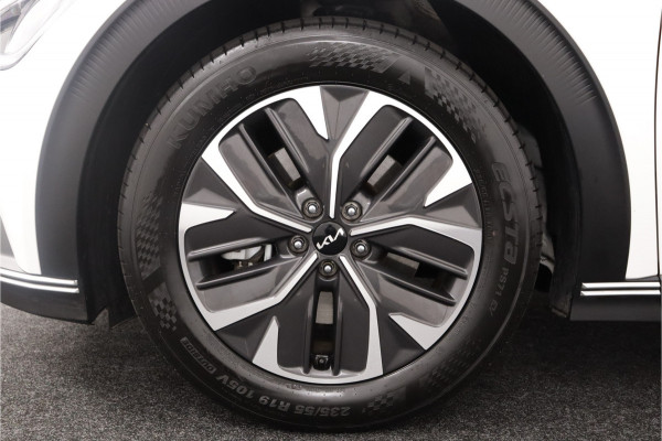 Kia Ev6 Light Edition 58 kWh Automaat SOH 98,4% - Stoel-/ Stuurverwarming - Carplay/Android Auto - Camera - Fabrieksgarantie Tot 2031