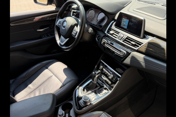 BMW 2 Serie Active Tourer 225xe iPerformance High Executive 165KW - Hybrid I Automaat I Navigatie Leer I Airco I Sport velgen