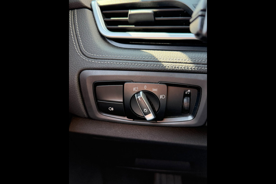 BMW 2 Serie Active Tourer 225xe iPerformance High Executive 165KW - Hybrid I Automaat I Navigatie Leer I Airco I Sport velgen