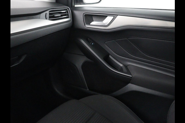 Ford Focus Wagon 1.0 EcoBoost Hybrid Titanium | Cruise control | Lane assist | Navigatie | Carplay | Park assist | Climate control