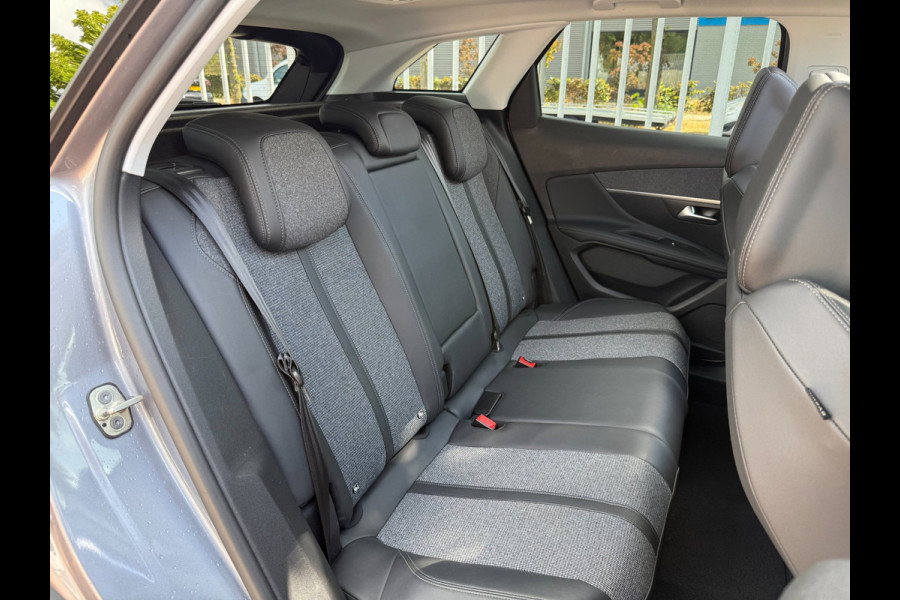 Peugeot 3008 1.2 PureTech Allure| AUT | Pano | LED | Carplay