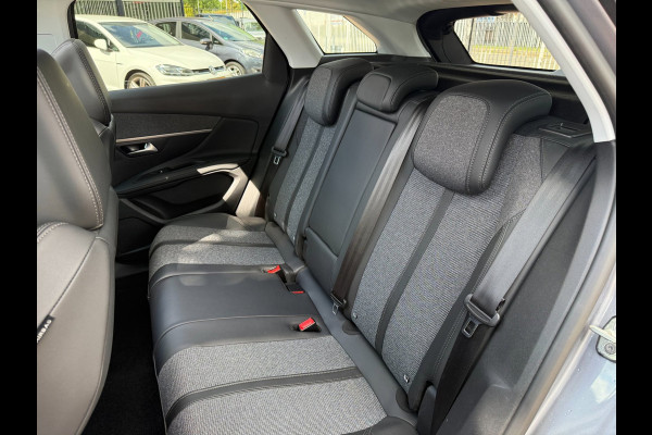 Peugeot 3008 1.2 PureTech Allure| AUT | Pano | LED | Carplay