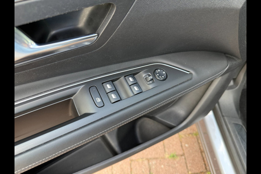 Peugeot 3008 1.2 PureTech Allure| AUT | Pano | LED | Carplay