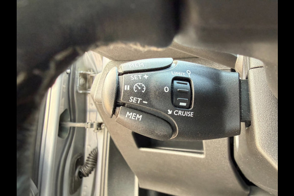 Peugeot 3008 1.2 PureTech Allure| AUT | Pano | LED | Carplay