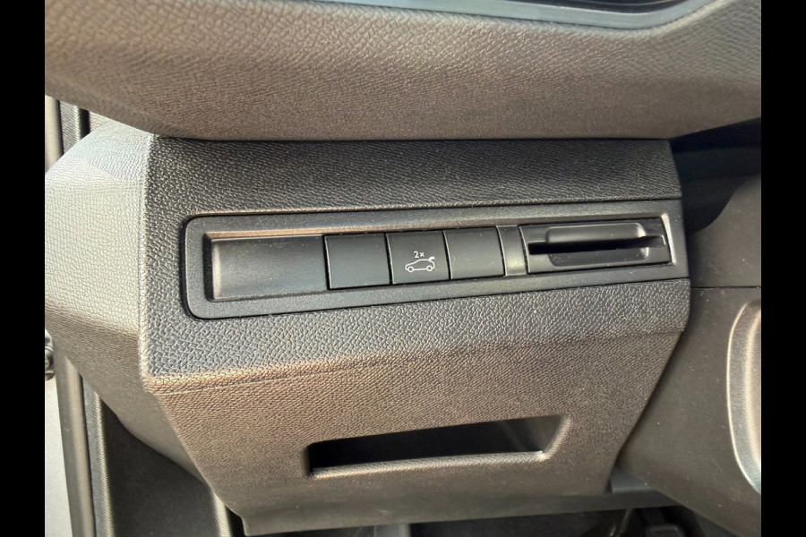 Peugeot 3008 1.2 PureTech Allure| AUT | Pano | LED | Carplay
