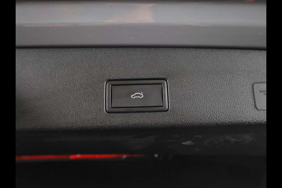Volkswagen Golf variant Life Edition 1.5 TSI 116 pk Hand. | 18" LM | Stoel & stuurverwarming | Climatronic |