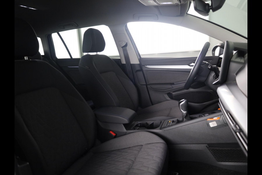 Volkswagen Golf variant Life Edition 1.5 TSI 116 pk Hand. | 18" LM | Stoel & stuurverwarming | Climatronic |