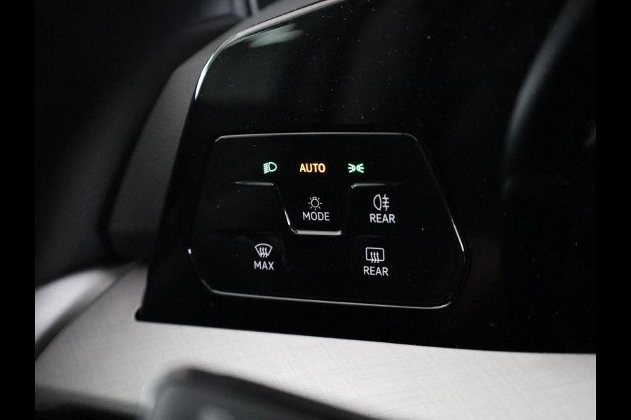 Volkswagen Golf variant Life Edition 1.5 TSI 116 pk Hand. | 18" LM | Stoel & stuurverwarming | Climatronic |