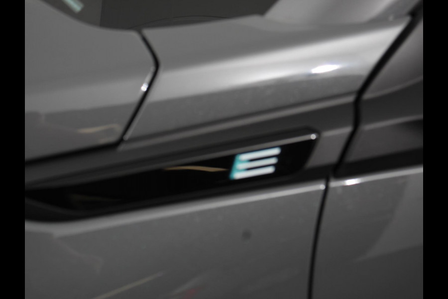 Peugeot e-2008 EV Allure 50 kWh Navigatie Apple Carplay/Android Auto Climate Control Led Parkeer sensoren Cruise Control Stoelverwarming Camera 360