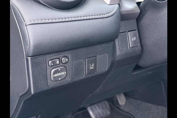 Toyota RAV4 2.5 Hybrid Automaat 197PK Adap.Cruise Stoelverwarming Navi Camera Cruise Control Ecc Bluetooth Pdc Dynamic Keyless Regen-Lichtsensor Lane Assist Lmv Privacy Glas Led