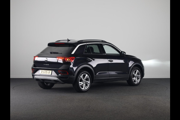 Volkswagen T-Roc 1.5 TSI Life 75 Edition 150 pk Automaat (DSG) | Navigatie via App | Trekhaak (afneembaar) | Parkeersensoren (Park assist) | Achteruitrijcamera |