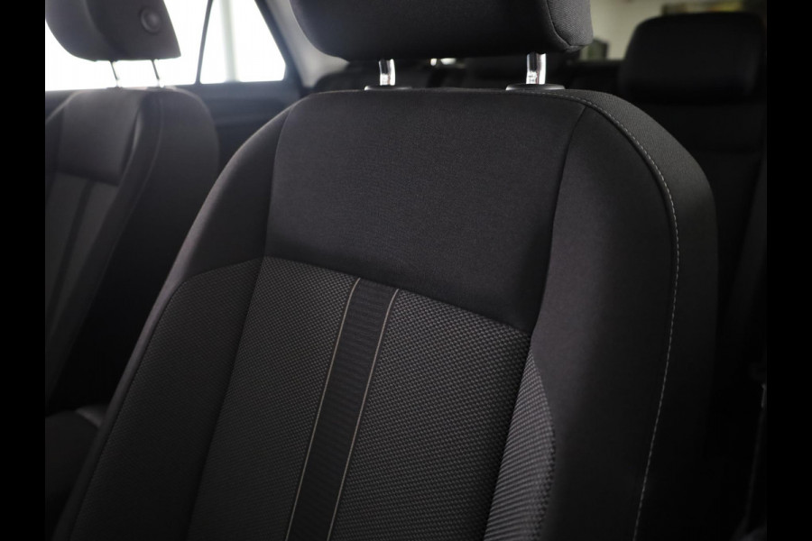Volkswagen T-Roc 1.5 TSI Life 75 Edition 150 pk Automaat (DSG) | Navigatie via App | Trekhaak (afneembaar) | Parkeersensoren (Park assist) | Achteruitrijcamera |