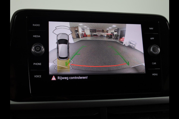 Volkswagen T-Roc 1.5 TSI Life 75 Edition 150 pk Automaat (DSG) | Navigatie via App | Trekhaak (afneembaar) | Parkeersensoren (Park assist) | Achteruitrijcamera |