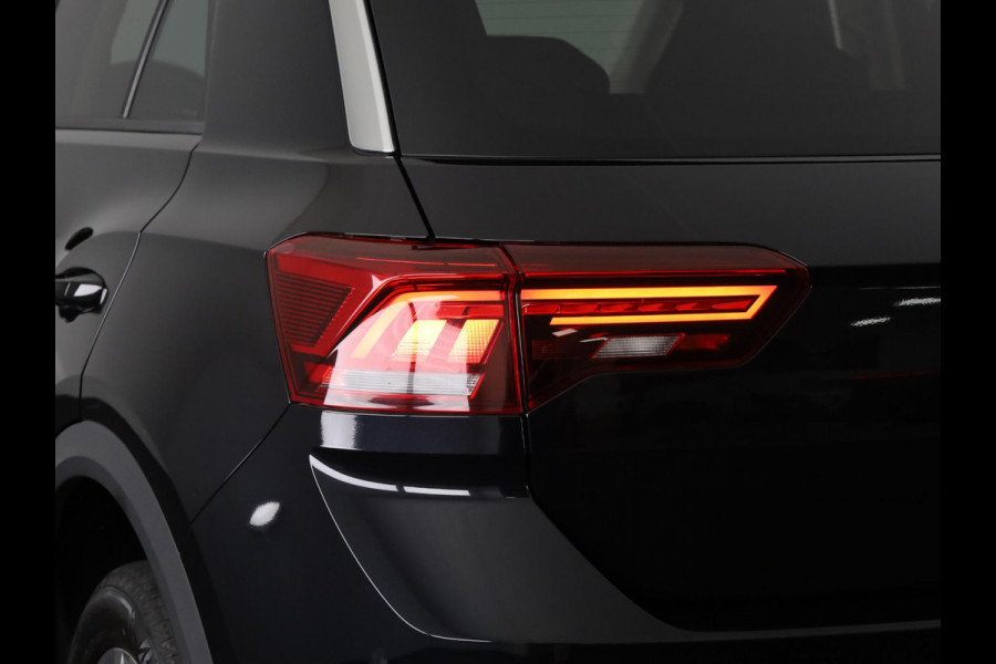 Volkswagen T-Roc 1.5 TSI Life 75 Edition 150 pk Automaat (DSG) | Navigatie via App | Trekhaak (afneembaar) | Parkeersensoren (Park assist) | Achteruitrijcamera |