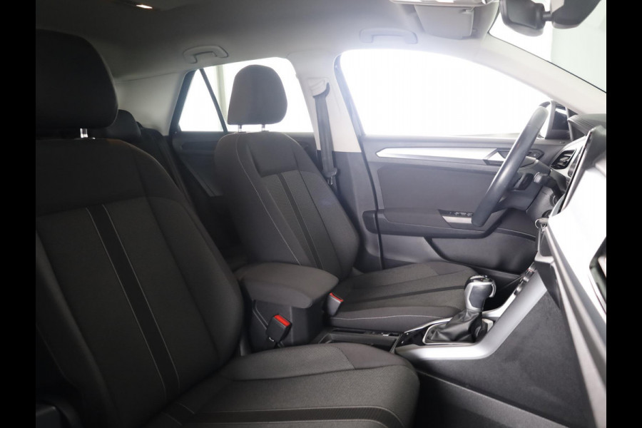 Volkswagen T-Roc 1.5 TSI Life 75 Edition 150 pk Automaat (DSG) | Navigatie via App | Trekhaak (afneembaar) | Parkeersensoren (Park assist) | Achteruitrijcamera |