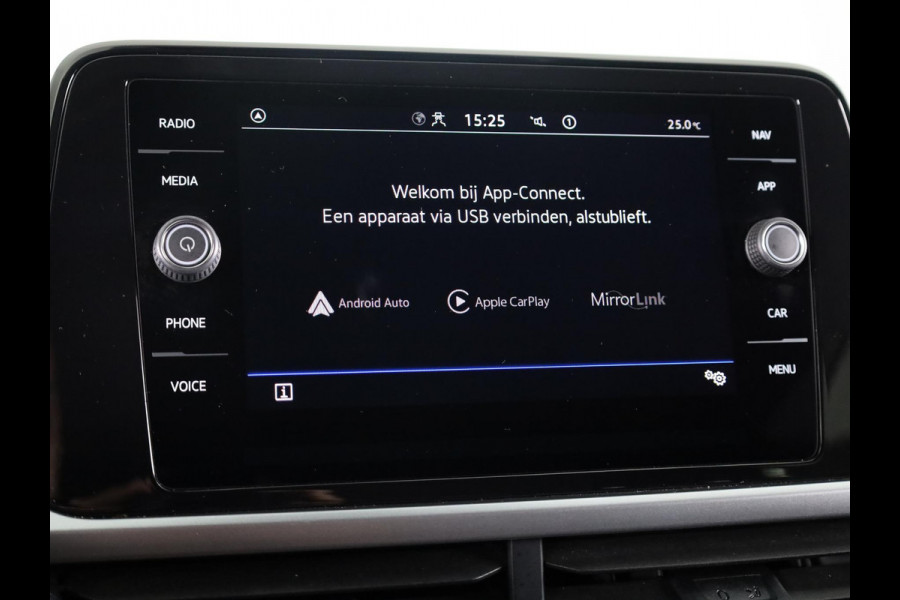 Volkswagen T-Roc 1.5 TSI Life 75 Edition 150 pk Automaat (DSG) | Navigatie via App | Trekhaak (afneembaar) | Parkeersensoren (Park assist) | Achteruitrijcamera |