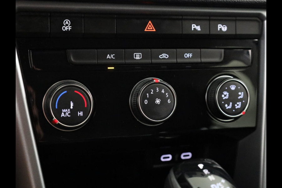 Volkswagen T-Roc 1.5 TSI Life 75 Edition 150 pk Automaat (DSG) | Navigatie via App | Trekhaak (afneembaar) | Parkeersensoren (Park assist) | Achteruitrijcamera |