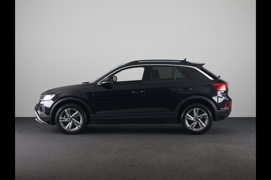 Volkswagen T-Roc 1.5 TSI Life 75 Edition 150 pk Automaat (DSG) | Navigatie via App | Trekhaak (afneembaar) | Parkeersensoren (Park assist) | Achteruitrijcamera |