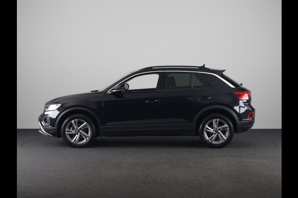 Volkswagen T-Roc 1.5 TSI Life 75 Edition 150 pk Automaat (DSG) | Navigatie via App | Trekhaak (afneembaar) | Parkeersensoren (Park assist) | Achteruitrijcamera |