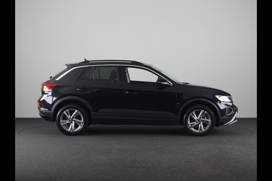 Volkswagen T-Roc 1.5 TSI Life 75 Edition 150 pk Automaat (DSG) | Navigatie via App | Trekhaak (afneembaar) | Parkeersensoren (Park assist) | Achteruitrijcamera |
