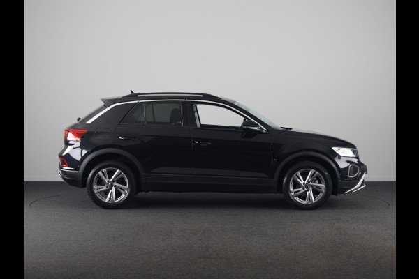 Volkswagen T-Roc 1.5 TSI Life 75 Edition 150 pk Automaat (DSG) | Navigatie via App | Trekhaak (afneembaar) | Parkeersensoren (Park assist) | Achteruitrijcamera |