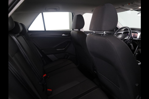 Volkswagen T-Roc 1.5 TSI Life 75 Edition 150 pk Automaat (DSG) | Navigatie via App | Trekhaak (afneembaar) | Parkeersensoren (Park assist) | Achteruitrijcamera |