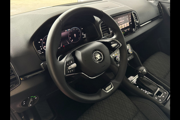 Škoda Karoq 1.5 TSI 150PK CARPLAY NAVI VIR.COCKPIT STOEL/STUUR VERW. ADAP.CRUISE ✅ Top Auto's 30 jaar VAG Specialist / Zowel PHEV / HEV / HYBRID als Type's Business / Edition / Sportline / Ultimate etc✅