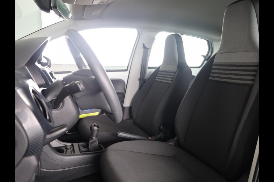 Volkswagen up! 1.0 65 pk | Navigatie via App | Parkeersensoren achter | Cruise control | Achteruitrijcamera | Airco |