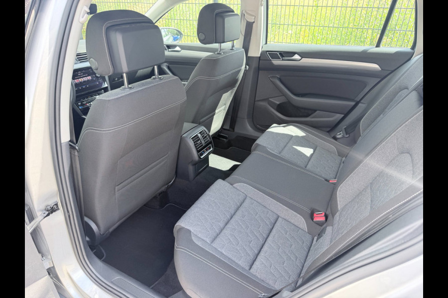 Volkswagen Passat Variant 1.5 TSI Business | Carplay | PDC | Camera |