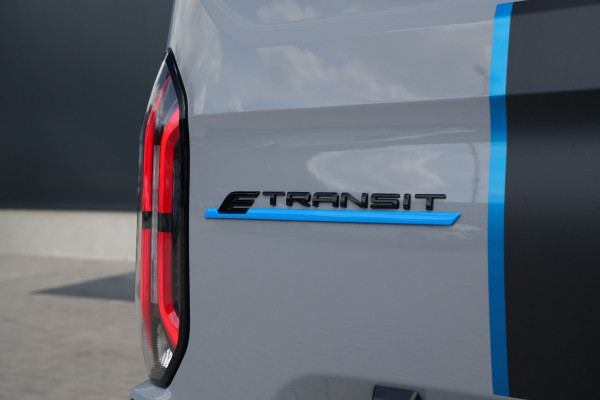 Ford E-Transit Custom 340 L2H1 Sport 71 kWh 218pk - 2x Schuif - Stoel/Stuurverwarming - Cruise - Keyless - Rijklaar
