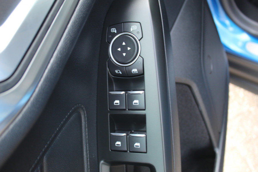 Ford Focus 1.0 EcoBoost Titanium Business , 125pk , Slects 65427km Climate control , Camera , Cruise control , Trekhaak , Luxe uitvoering Stoel,Stuur en Voorruitverwarming , Blind Spot ,