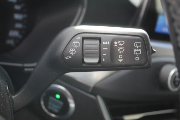 Ford Focus 1.0 EcoBoost Titanium Business , 125pk , Slects 65427km Climate control , Camera , Cruise control , Trekhaak , Luxe uitvoering Stoel,Stuur en Voorruitverwarming , Blind Spot ,