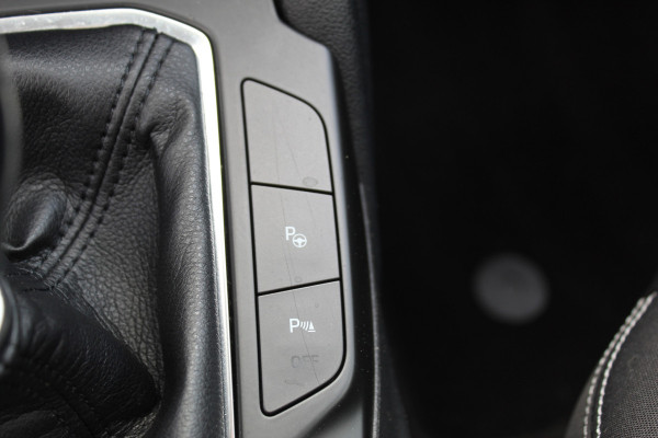 Ford Focus 1.0 EcoBoost Titanium Business , 125pk , Slects 65427km Climate control , Camera , Cruise control , Trekhaak , Luxe uitvoering Stoel,Stuur en Voorruitverwarming , Blind Spot ,
