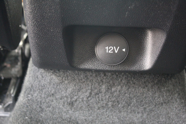 Ford Focus 1.0 EcoBoost Titanium Business , 125pk , Slects 65427km Climate control , Camera , Cruise control , Trekhaak , Luxe uitvoering Stoel,Stuur en Voorruitverwarming , Blind Spot ,