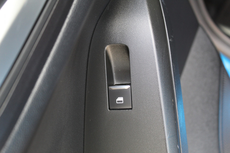 Ford Focus 1.0 EcoBoost Titanium Business , 125pk , Slects 65427km Climate control , Camera , Cruise control , Trekhaak , Luxe uitvoering Stoel,Stuur en Voorruitverwarming , Blind Spot ,