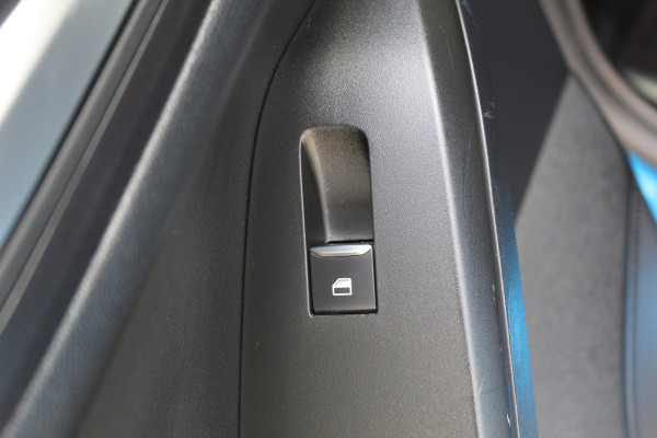 Ford Focus 1.0 EcoBoost Titanium Business , 125pk , Slects 65427km Climate control , Camera , Cruise control , Trekhaak , Luxe uitvoering Stoel,Stuur en Voorruitverwarming , Blind Spot ,