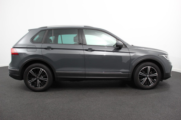 Volkswagen Tiguan 1.5 TSI DSG Active Navigatie App connect Wireless Adaptieve Cruise Control Travel Assist Parkeersensoren Camera Park Assist Stoel- en stuurverwarming Elektrische achterklep Virtual Cockpit