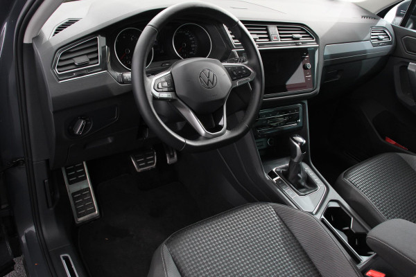 Volkswagen Tiguan 1.5 TSI DSG Active Navigatie App connect Wireless Adaptieve Cruise Control Travel Assist Parkeersensoren Camera Park Assist Stoel- en stuurverwarming Elektrische achterklep Virtual Cockpit