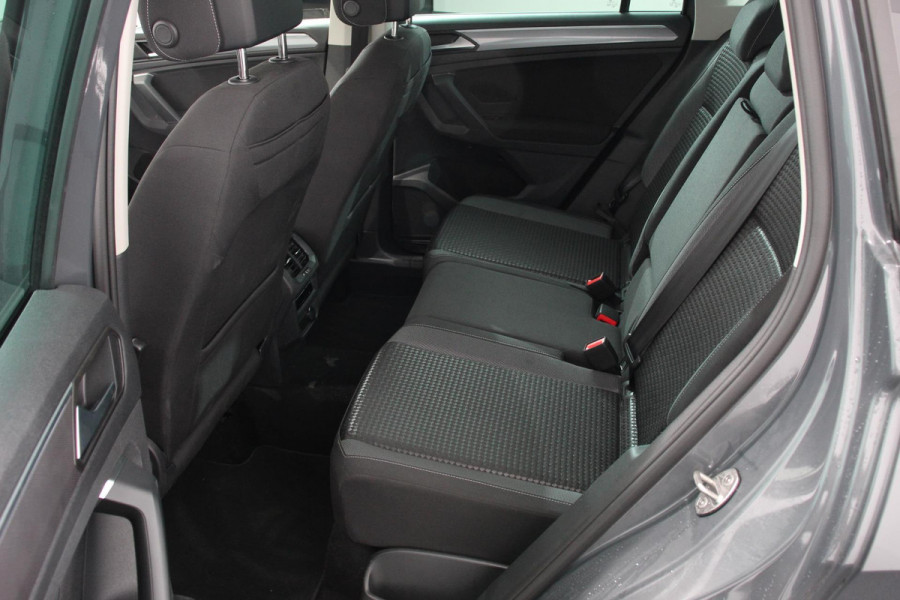 Volkswagen Tiguan 1.5 TSI DSG Active Navigatie App connect Wireless Adaptieve Cruise Control Travel Assist Parkeersensoren Camera Park Assist Stoel- en stuurverwarming Elektrische achterklep Virtual Cockpit