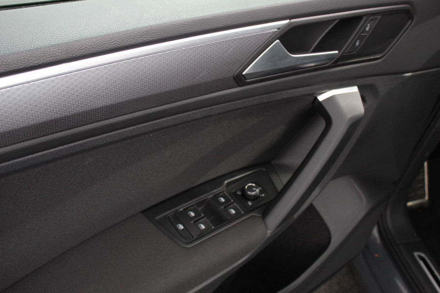 Volkswagen Tiguan 1.5 TSI DSG Active Navigatie App connect Wireless Adaptieve Cruise Control Travel Assist Parkeersensoren Camera Park Assist Stoel- en stuurverwarming Elektrische achterklep Virtual Cockpit