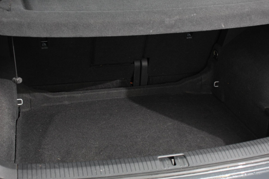 Volkswagen Tiguan 1.5 TSI DSG Active Navigatie App connect Wireless Adaptieve Cruise Control Travel Assist Parkeersensoren Camera Park Assist Stoel- en stuurverwarming Elektrische achterklep Virtual Cockpit