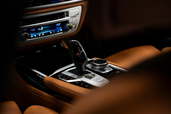 BMW 7 Serie 750i xDrive High Executive *M-Sport / Harman-Kardon / Stoelmassage + ventilatie / HUD / Surround-view*