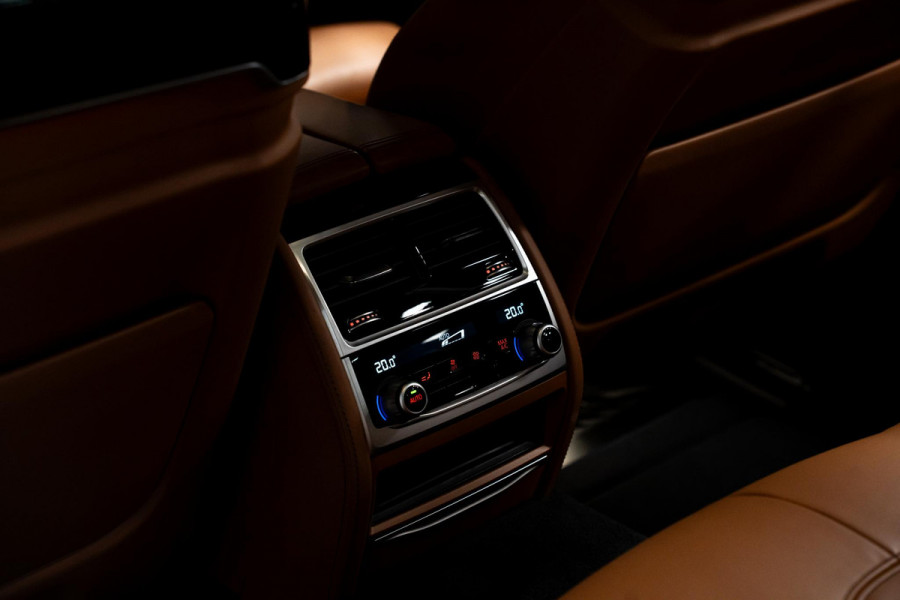 BMW 7 Serie 750i xDrive High Executive *M-Sport / Harman-Kardon / Stoelmassage + ventilatie / HUD / Surround-view*