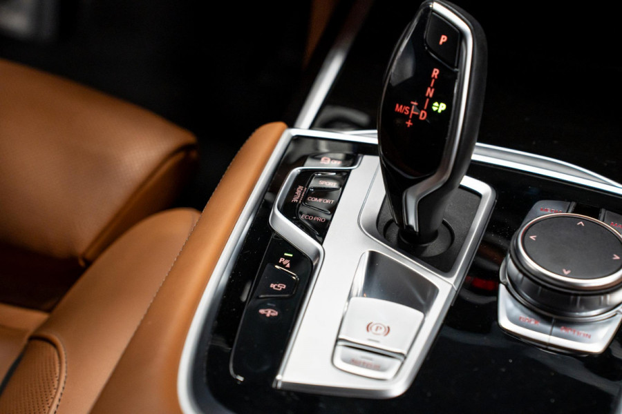 BMW 7 Serie 750i xDrive High Executive *M-Sport / Harman-Kardon / Stoelmassage + ventilatie / HUD / Surround-view*