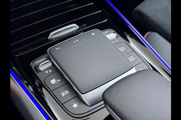 Mercedes-Benz EQA 250 AMG 71kWh // Trekhaak // Panoramadak // 360 Camera // Memory Stoelen // Sfeerverlichting // 19" AMG Velgen // Carplay
