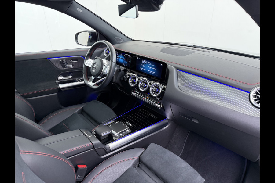 Mercedes-Benz EQA 250 AMG 71kWh // Trekhaak // Panoramadak // 360 Camera // Memory Stoelen // Sfeerverlichting // 19" AMG Velgen // Carplay