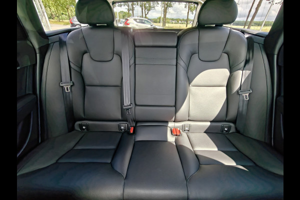 Volvo V90 191PK T4 Momentum | BLIS | Carplay | ACC | PDC V+A | Camera Achter | Voorstoelen Verwarmd | Trekhaak |