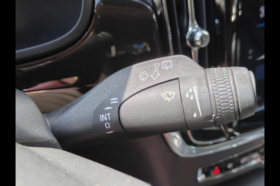 Volvo V90 191PK T4 Momentum | BLIS | Carplay | ACC | PDC V+A | Camera Achter | Voorstoelen Verwarmd | Trekhaak |