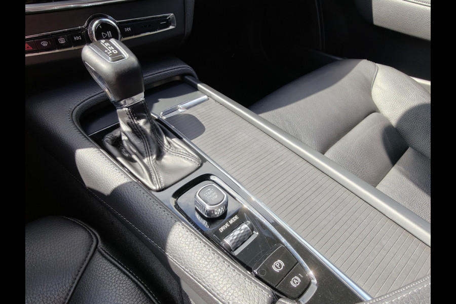 Volvo V90 191PK T4 Momentum | BLIS | Carplay | ACC | PDC V+A | Camera Achter | Voorstoelen Verwarmd | Trekhaak |